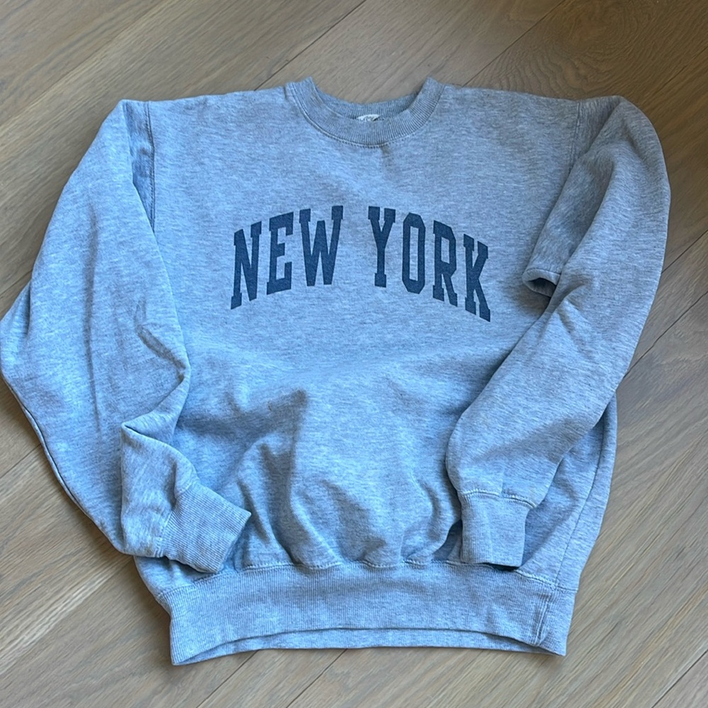 Brandy Melville, John Gault gray New York crewneck sweatshirt like new size M
